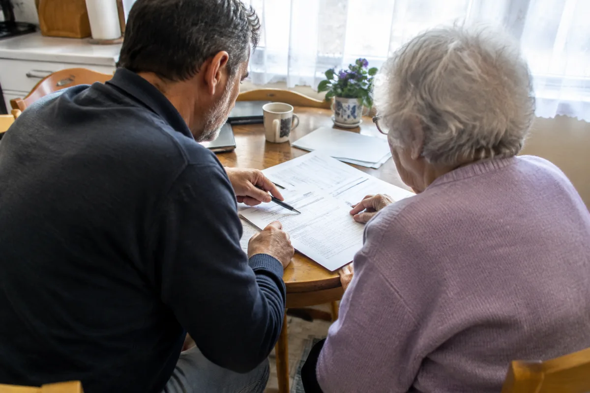 Licencié brutalement après 38 ans: il aidait sa voisine de 83 ans pour ses contrats téléphoniques
